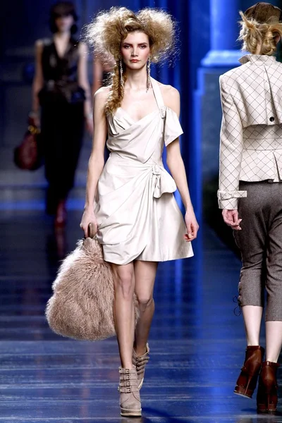Look 18